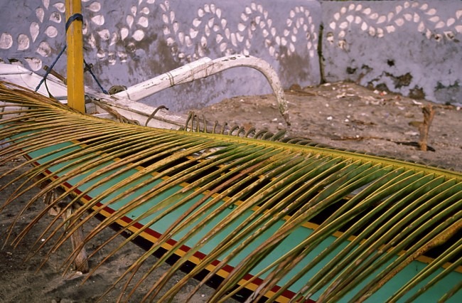 Constructing a traditional Balinese canoe